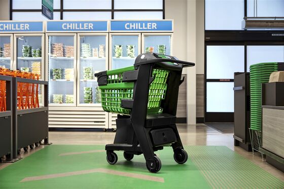 Amazon Develops Smart Shopping Cart for Cashierless Checkout