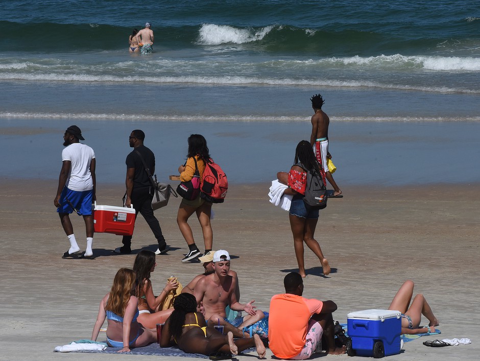 People gather at Daytona Beach during spring break on March 20, after Florida Governor Ron DeSantis refused to order the state's beaches closed. Local officials had closed other Florida beaches.