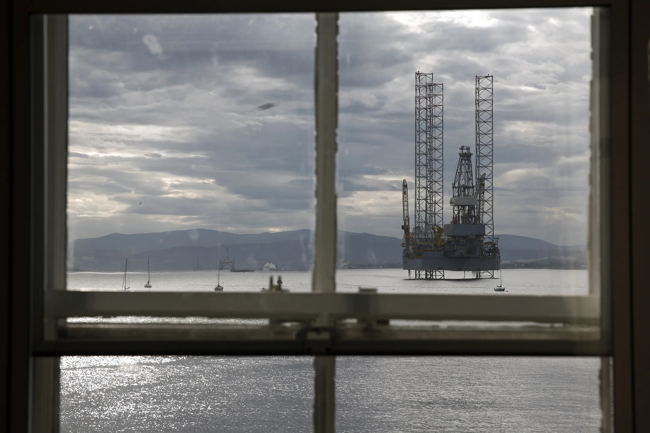 An&nbsp;offshore drilling rig anchored in the Cromarty Firth, UK.