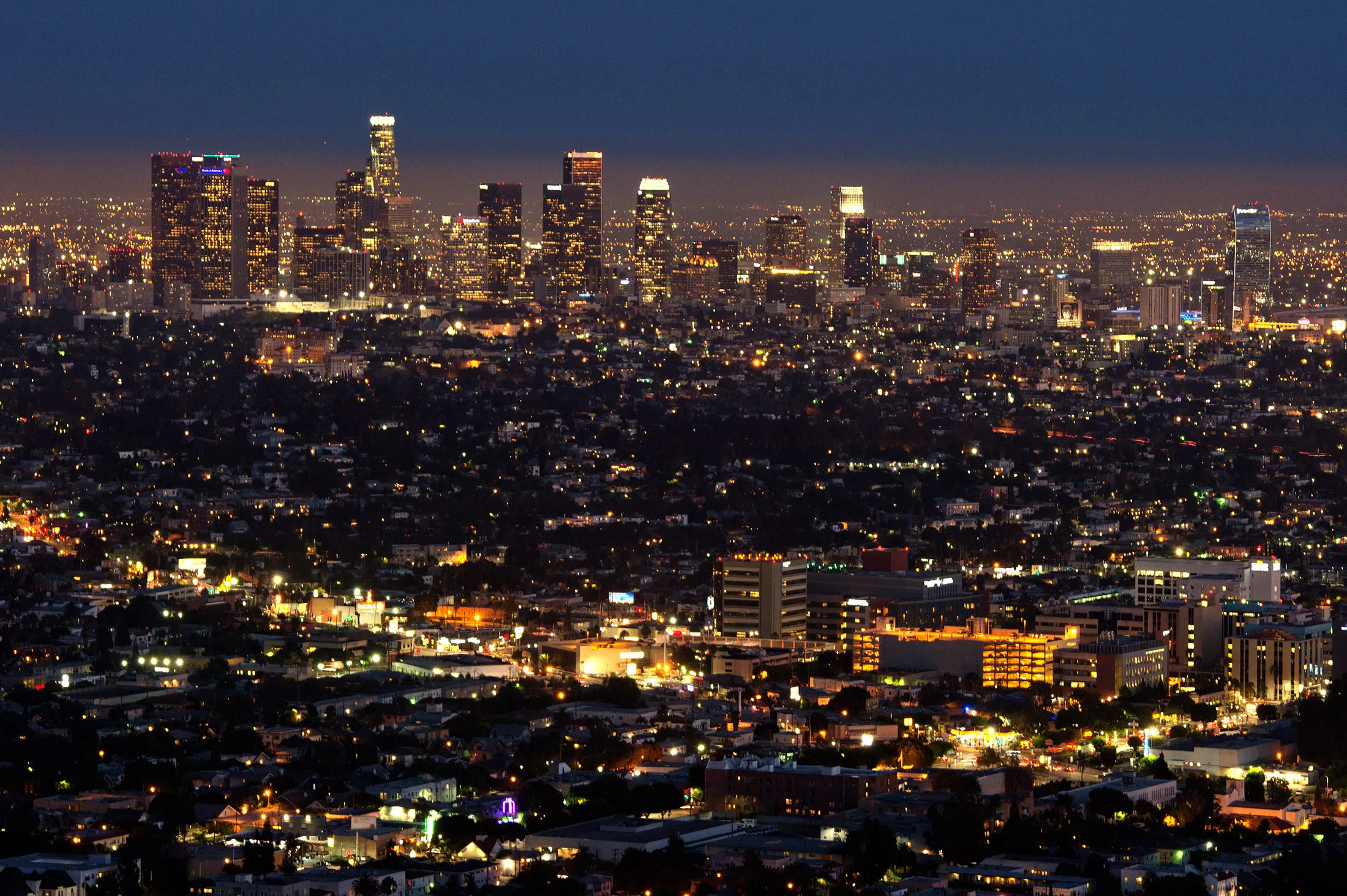 1507889469_LA_NIGHT