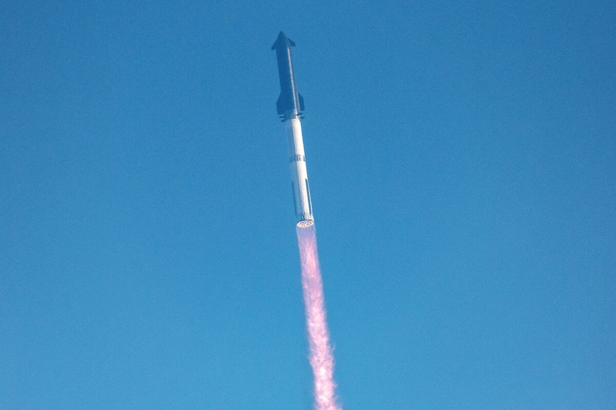 bloomberg.com - Thomas Black - Musk's AI Startup Is a Payload SpaceX Can't Afford