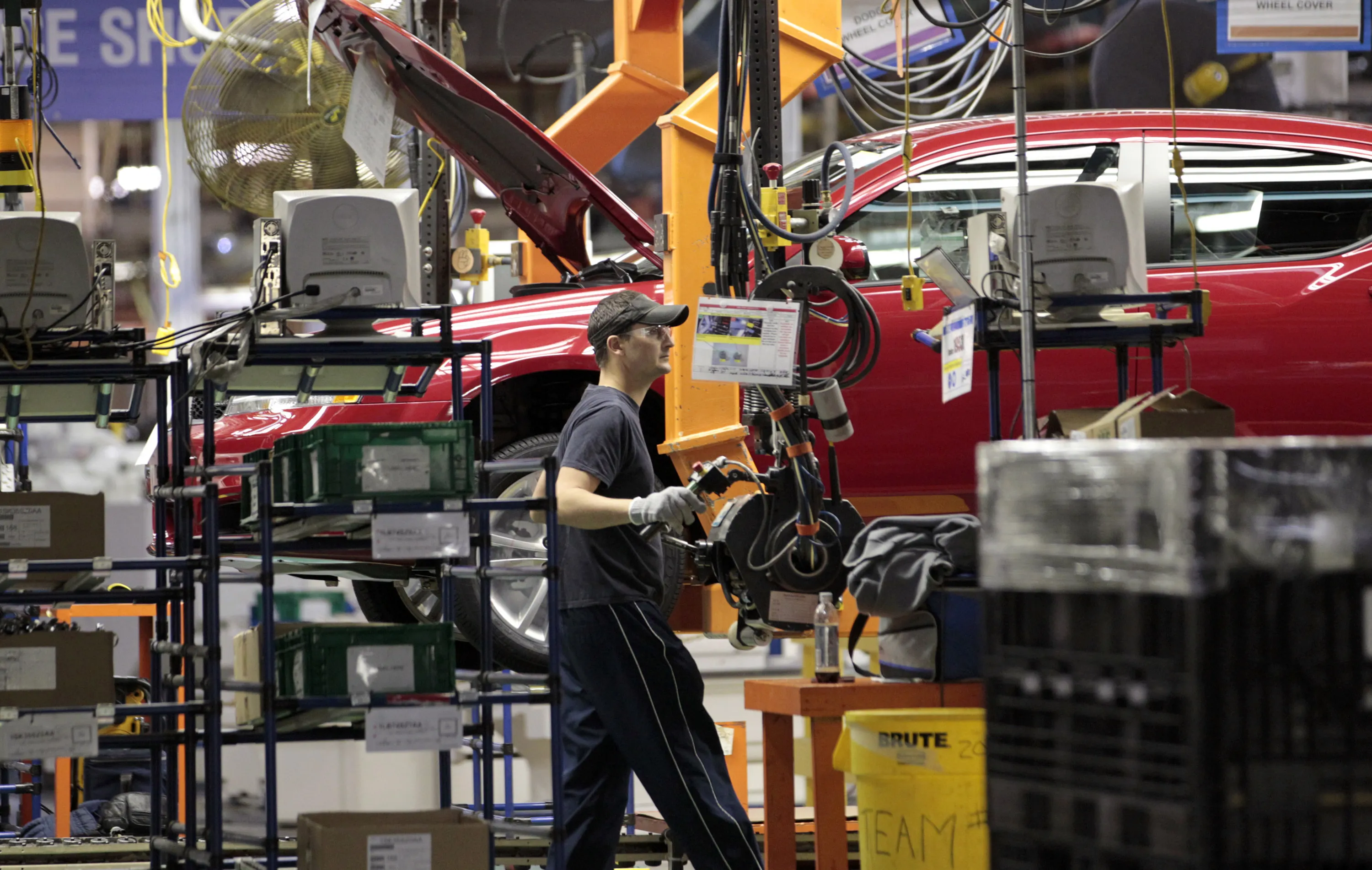 Industrial Production in U.S. Unexpectedly Stalls on Autos