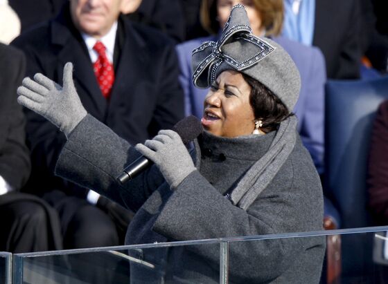 Aretha Franklin, Queen of Soul Who Spelled ‘Respect,’ Dies at 76