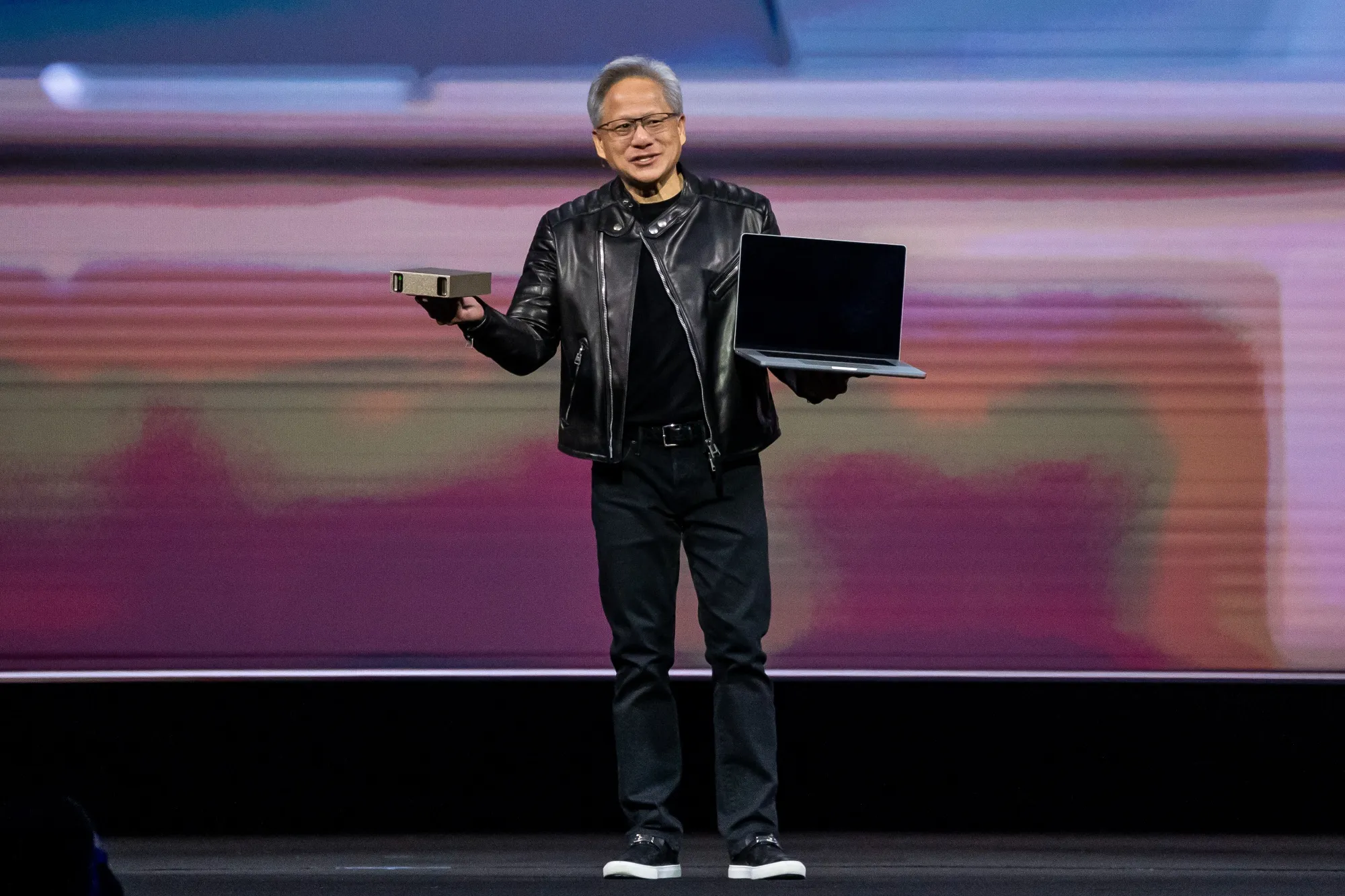 エヌビディア株一段安を警戒、弱気なデスクロス形成－目先材料乏しく