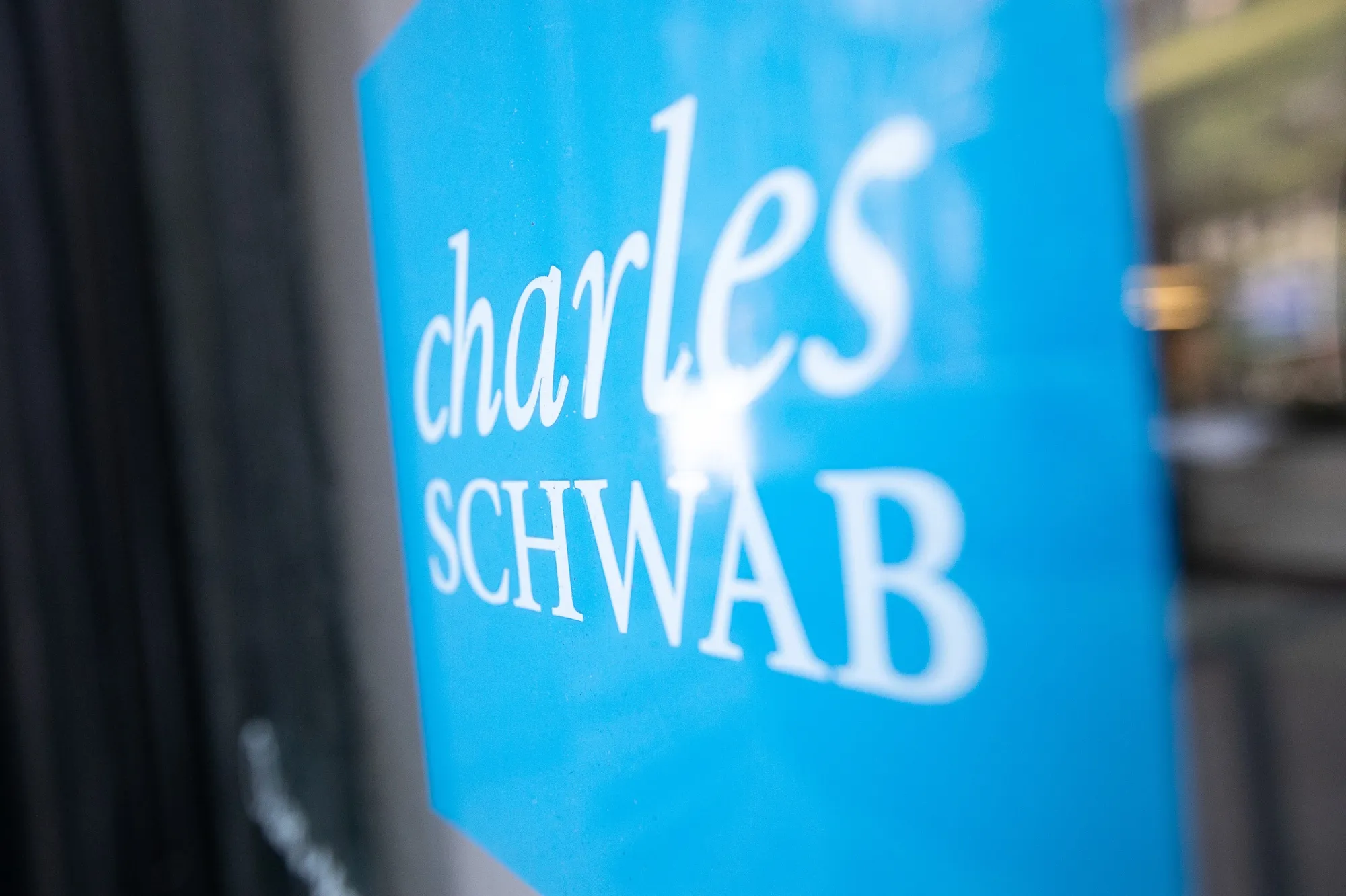 Schwab CEO Said Retail Investors Eager to Trade During Volatility -  Bloomberg