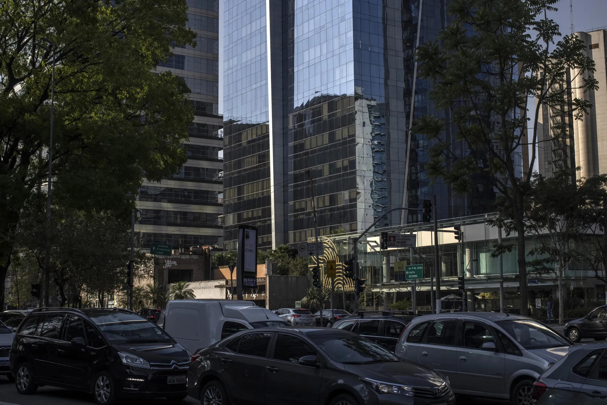 Traffic passes in front of buildings on Faria Lima Avenue in the financial district of Sao Paulo, Brazil, on Friday, Sept. 1, 2022.&nbsp;