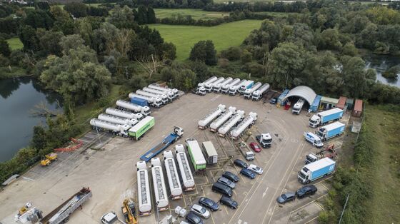 London’s Fuel Crisis Eases With Fewer Filling Stations Still Dry