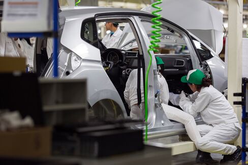 Workers on the production line at Honda Motor’s plant in Celaya, Mexico, on Feb. 21, 2014.