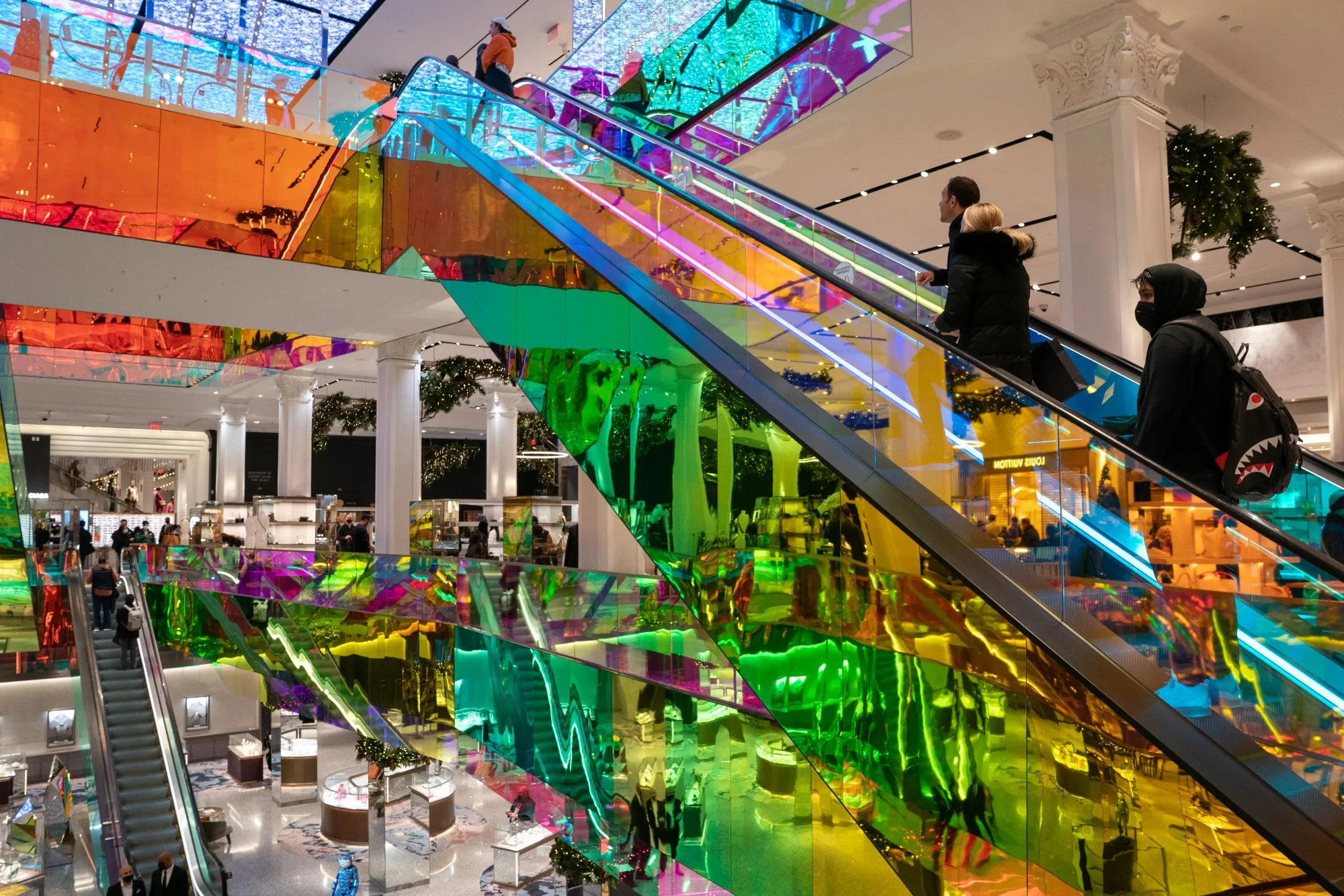 Saks Fifth Avenue spun off its online operations into a separate entity earlier this year to speed&nbsp;up its digital transformation.&nbsp;