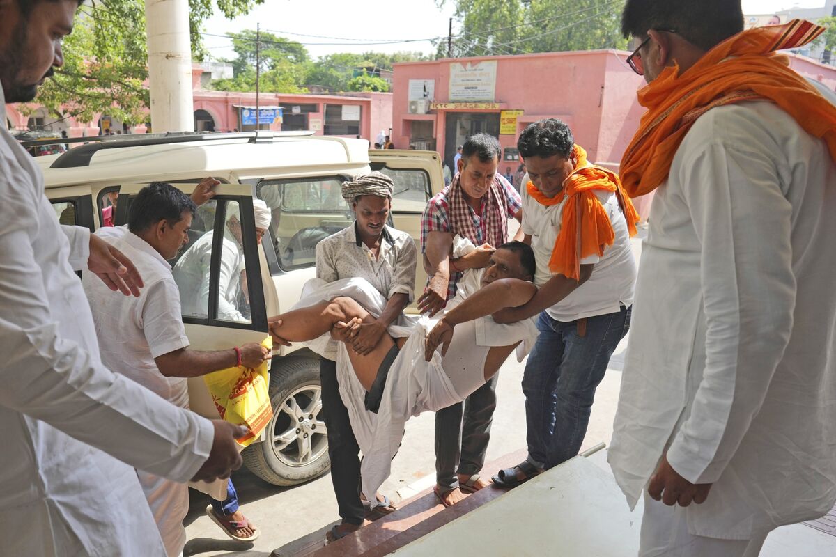 Heat Waves Kill Nearly 100 People In North And East India - Bloomberg