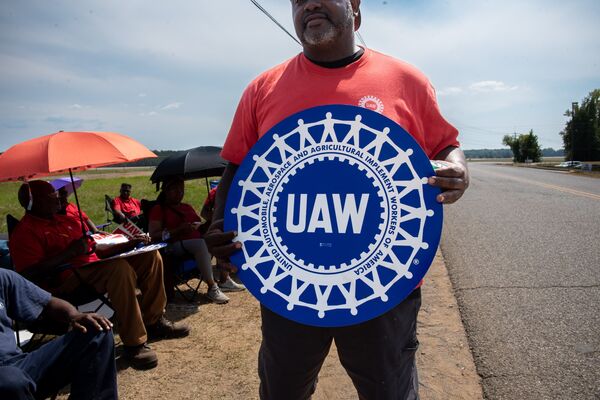 UAW Strikes a Mercedes Parts Plant as Union Eyes More Targets