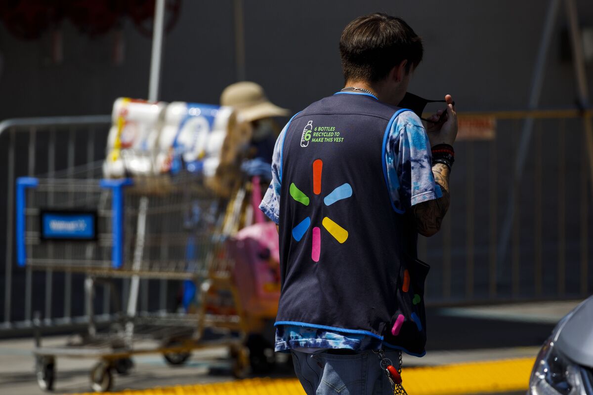 Walmart Boosts Pay for 11% of Largest U.S. Private Workforce - Bloomberg