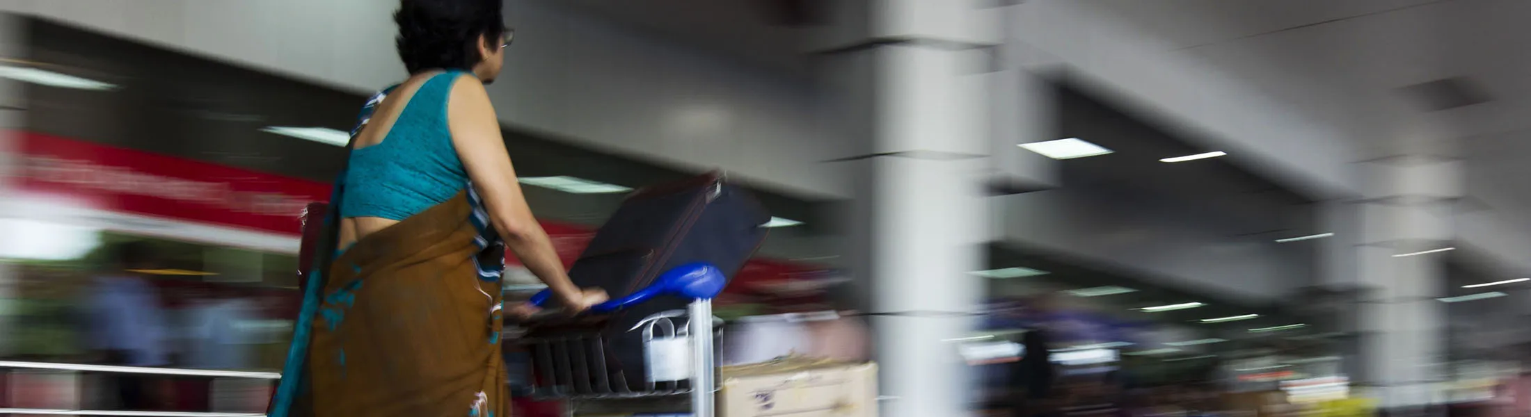 1501112919_india travel airport women