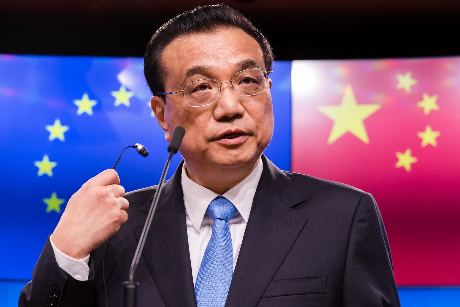 中国、経済発展の安定維持に「多くの課題」－李首相 - Bloomberg