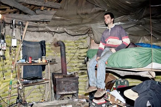 Marcin Jakubowski’s 30-acre compound near Maysville, Mo., is named Factor e Farm. The goal is to create a completely self-sufficient community that produces not only its own food, but also energy, tools (that is, a minimum set of machines necessary to sustain a modern civilization), and raw materials for making those tools.