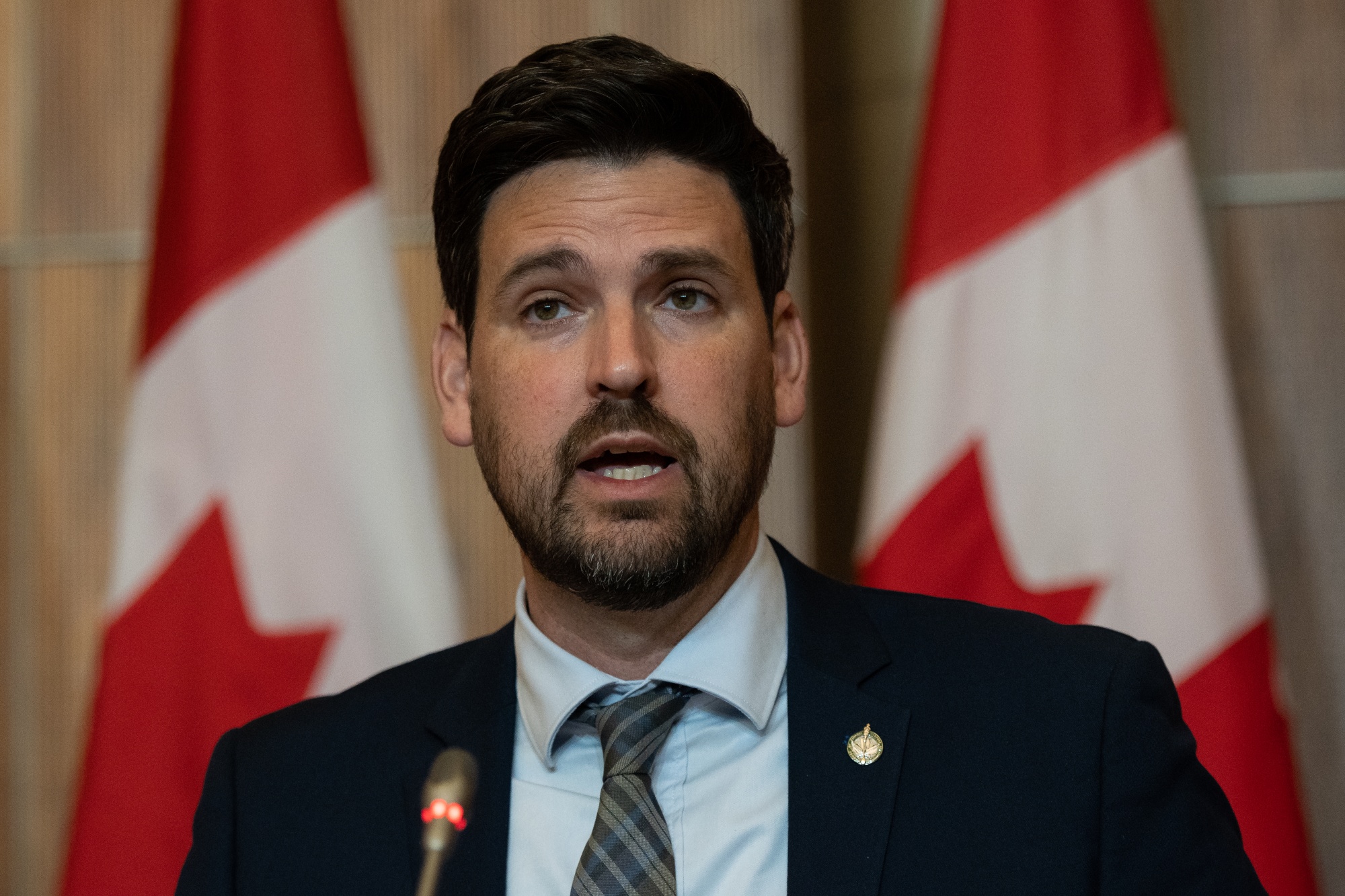 Housing Minister Banks on Canada Rate Cuts to Spur Building Boom