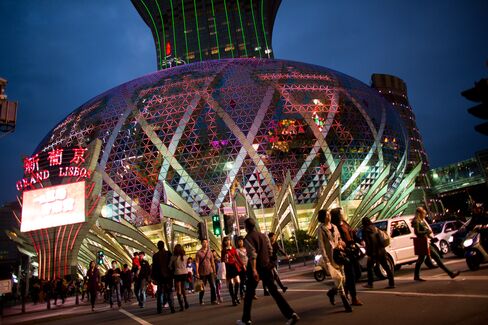 Macau Gamblers Lucky to Get Room as Lunar New Year Booked Solid
