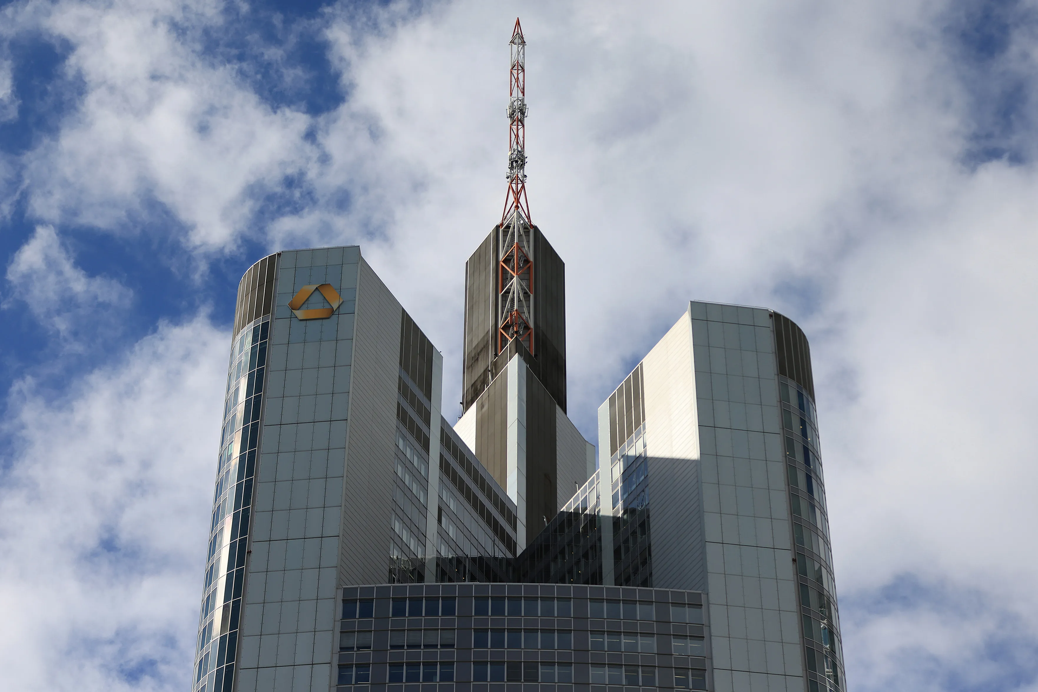 Germany Opposes Commerzbank Takeover But Concedes Hands Are Tied - Bloomberg