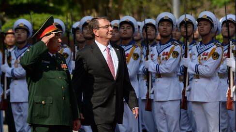 Phung Quang Thanh and Ashton Carter