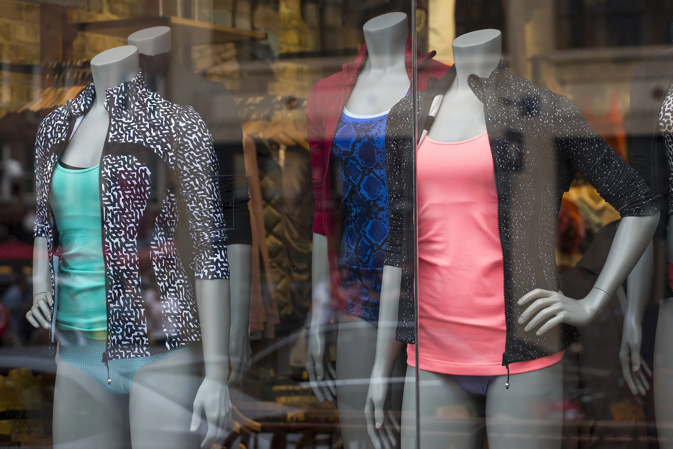 1495546842_lululemon