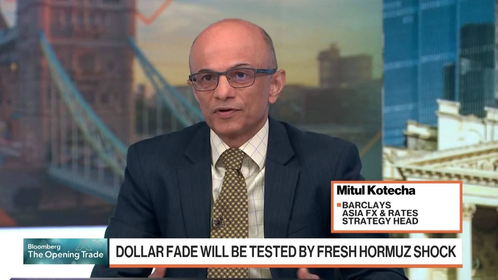 Dollar Will Continue to Fall in Next Few Months, Barclays Says