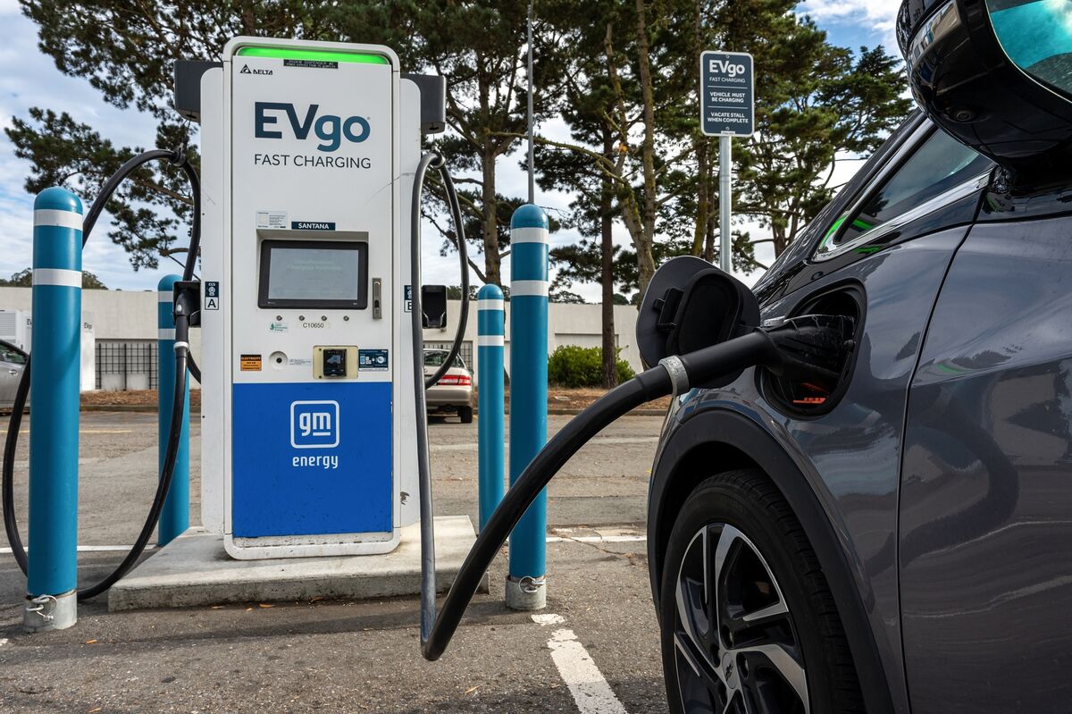 US Gains 11,300 Ultra-Fast Chargers in Bet to Lure More EV Drivers