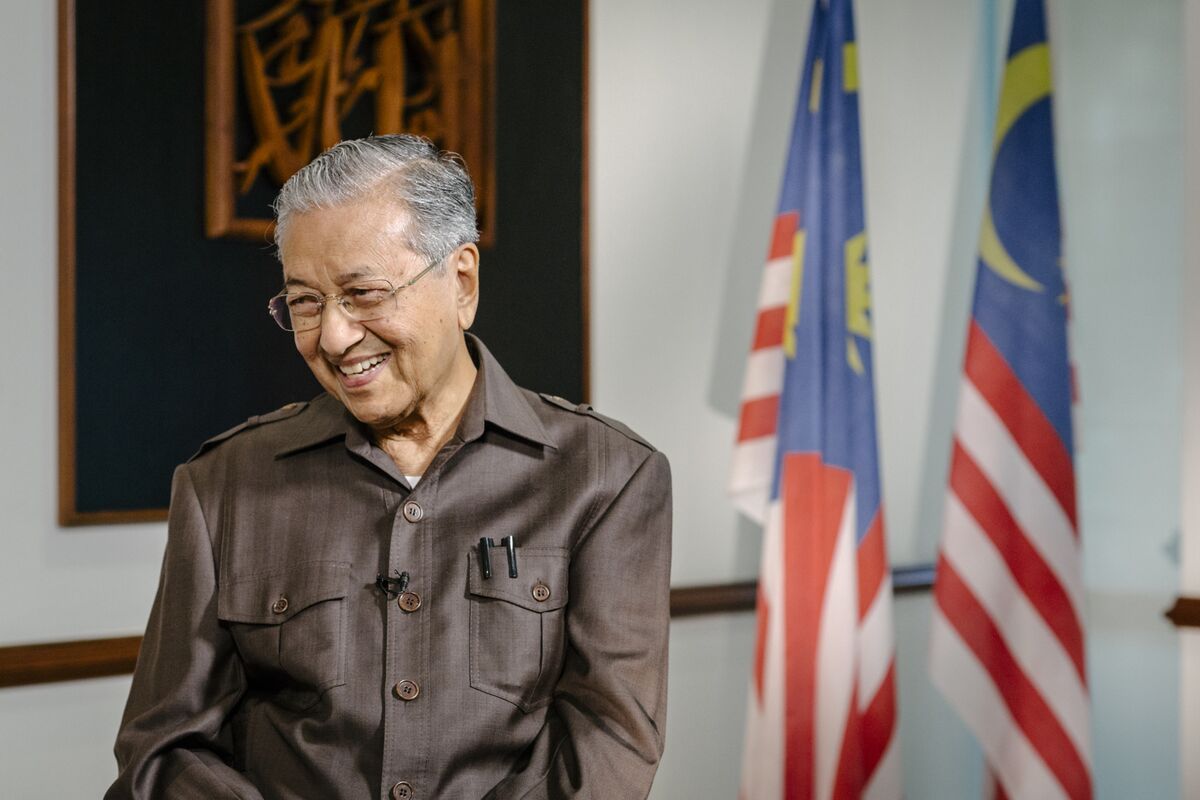 Mahathir Reassures Business, Aims to Boost Malaysia Stock Market