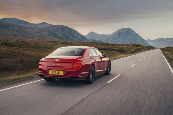 For the Posh, Bentley’s New Flying Spur Is Practically Pious