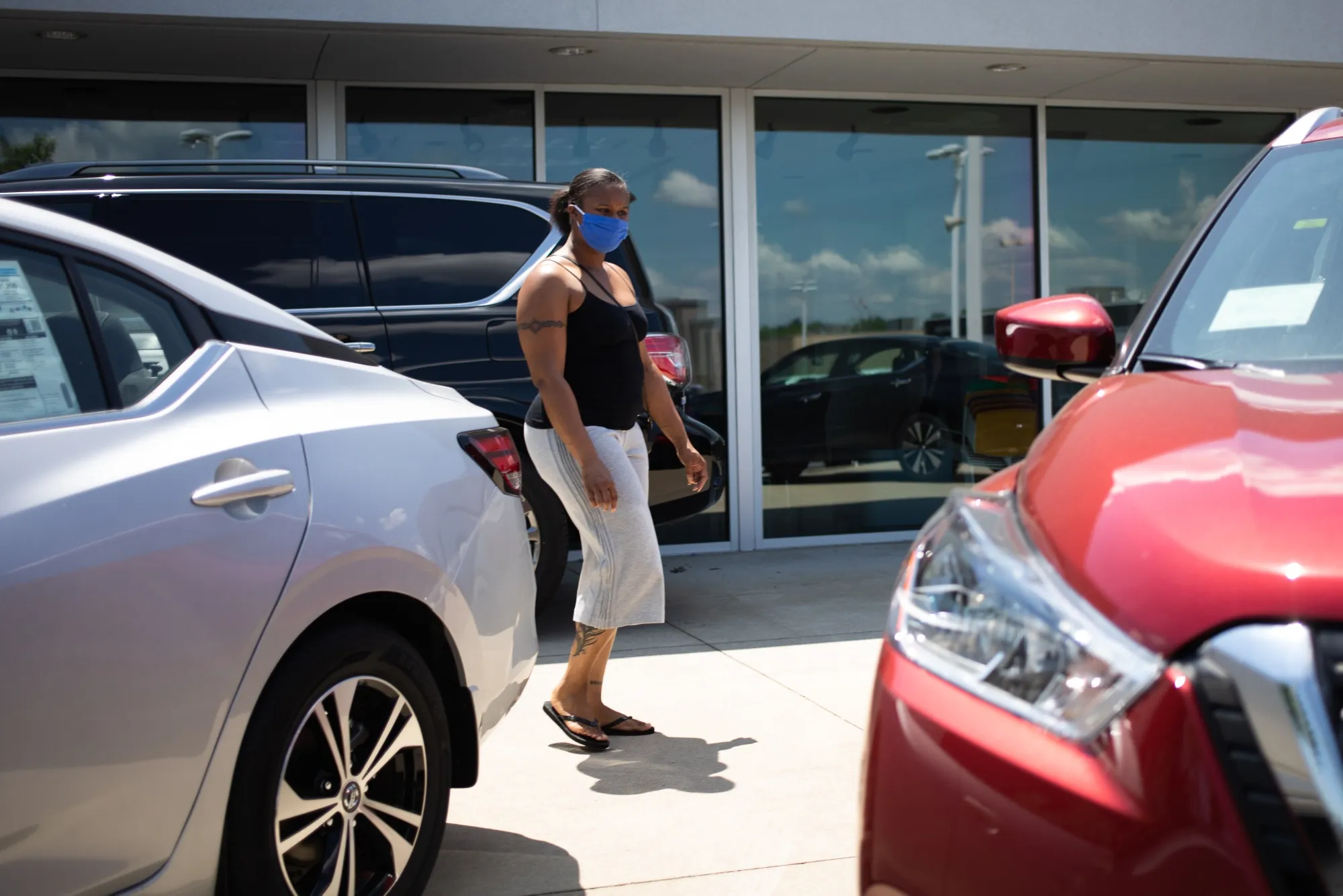 A customer looks at cars displayed at a Honda Motor Co. dealership in Southfield, Michigan, on May 26.&nbsp;