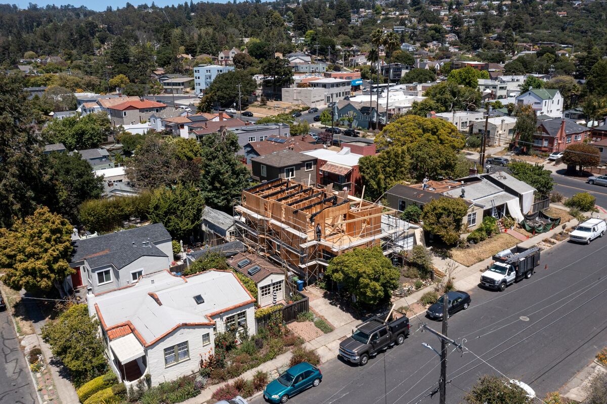 Goldman Says US Housing Downturn Has Further to Go as Rates Rise