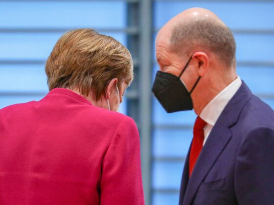 Scholz Says Germany Will Lift Debt Spending to Tackle Virus