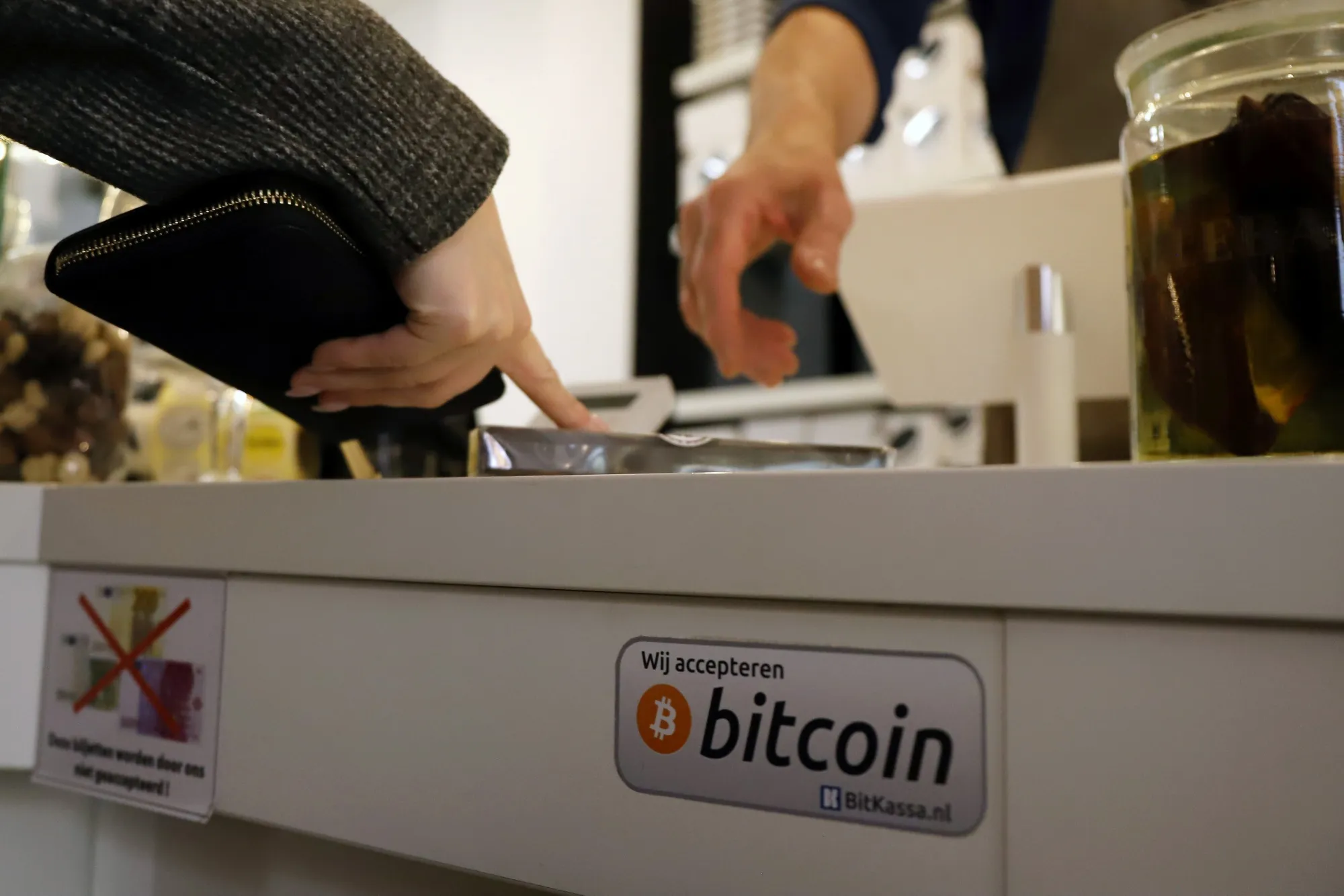 Vast Majority of Retail Crypto Investors in Bitcoin Lost Money, BIS Says ( BTC) - Bloomberg
