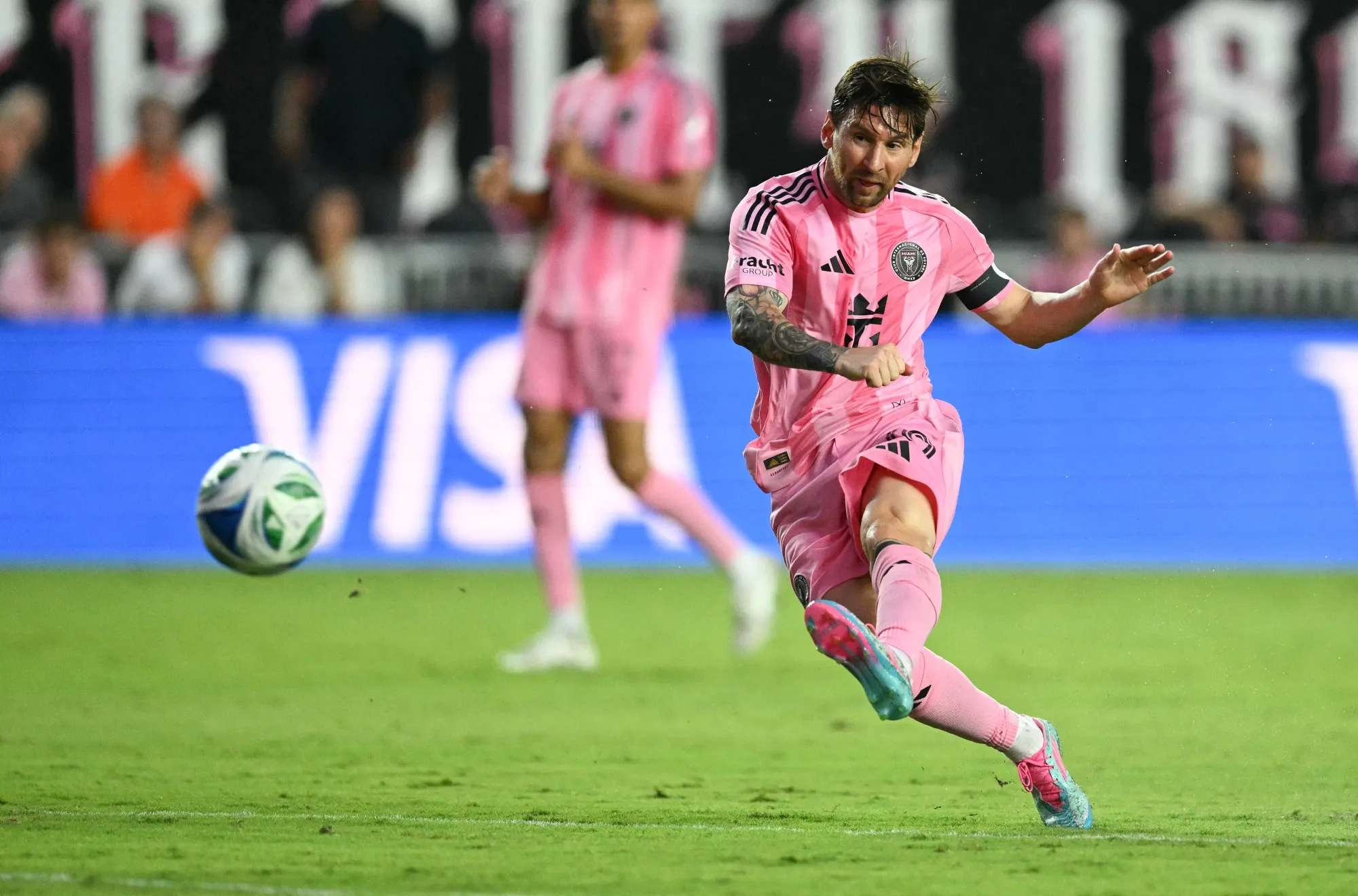 Lionel Messi Extends Inter Miami Contract Ahead of World Cup - Bloomberg