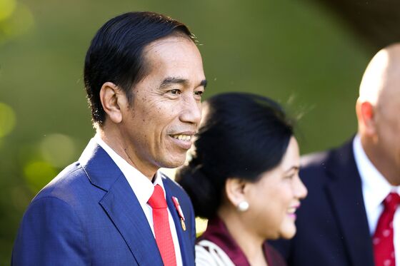 Indonesian President Calls for Steps to Attract More Dollars