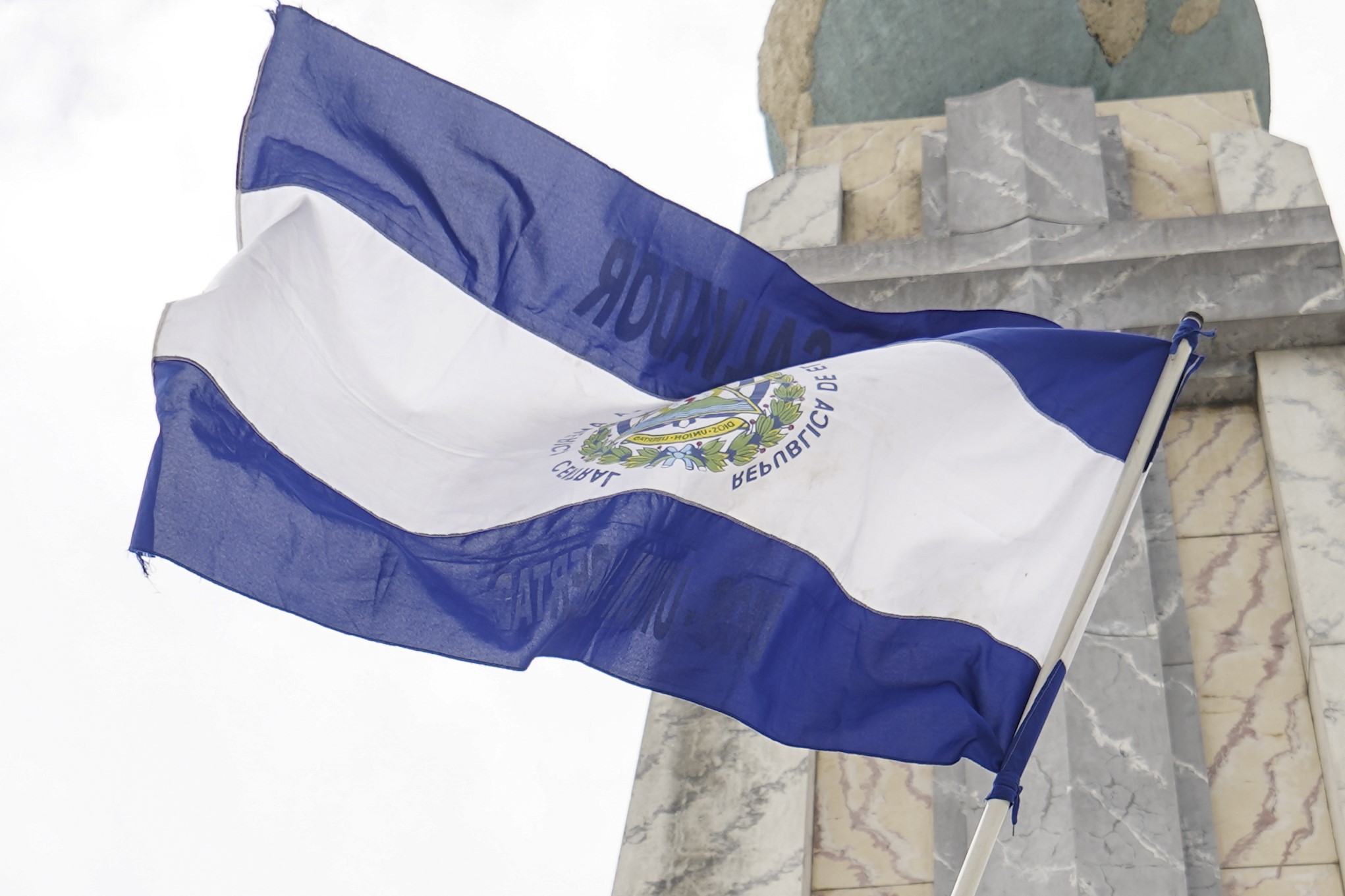 Bukele dice que El Salvador pagó US$800M de bonos, evita default ...