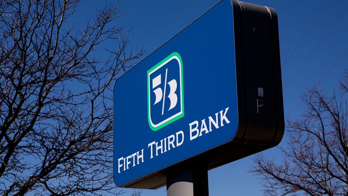 JPM, Fifth Third Among Banks Facing Tricolor Losses