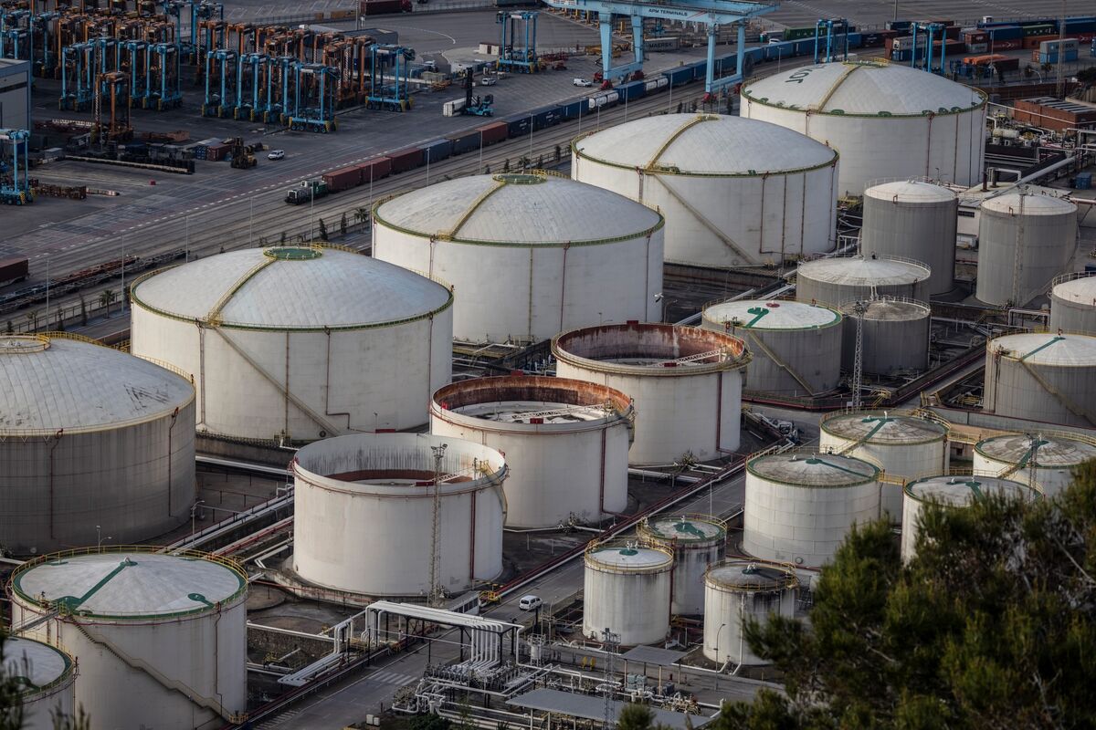 bloomberg.com - Andrew Langley - Inflation Grips EU's Top Economies as Oil Prices Pummel Region
