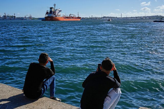 El último envío de petróleo desde México llega a La Habana en el petrolero Ocean Mariner, el 9 de enero.
