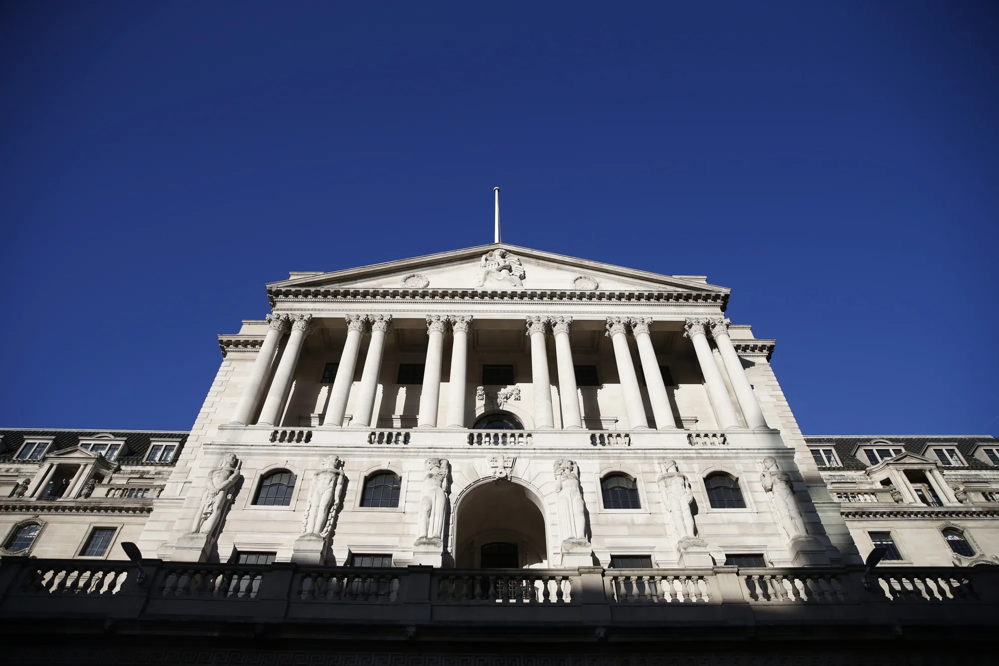 BOE Set to Keep Stimulus With Wary Eye on 2021