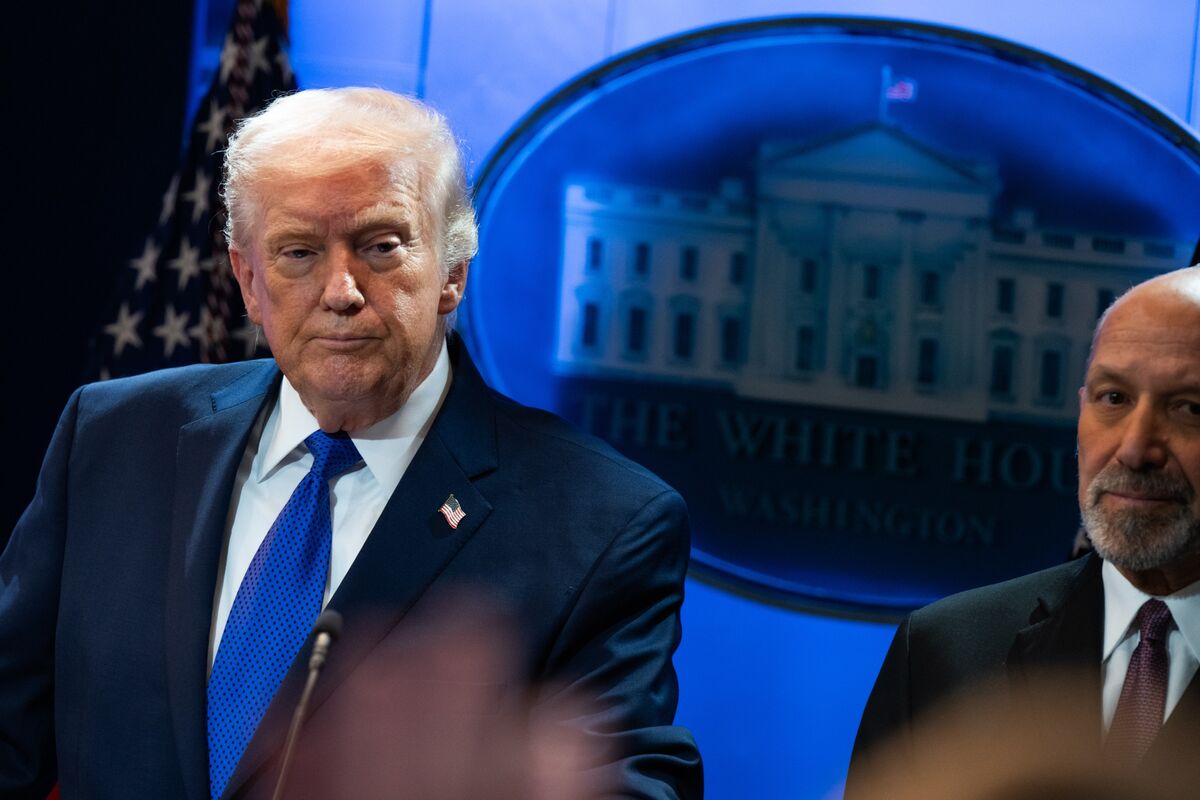 Trump’s Treasured Negotiating Edge Dulled By Tariff Defeat