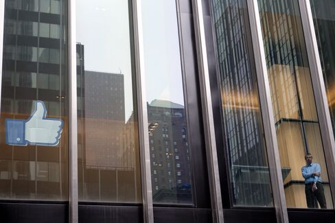 Morgan Stanley Ties JPMorgan in Earning Most Fees From Offerings