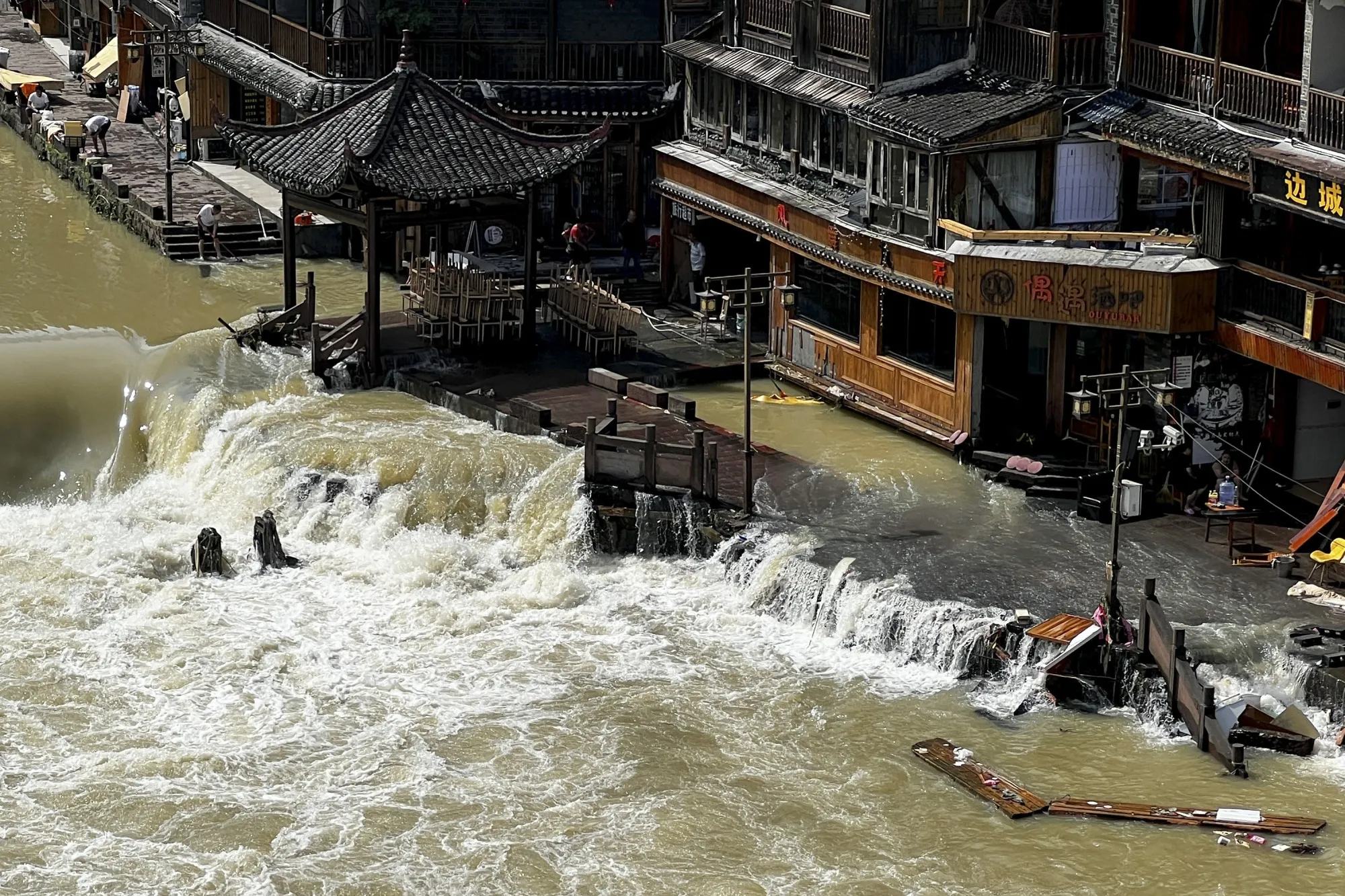 Flooding, Landslides in China Leave 17 Dead, 4 Missing - Bloomberg
