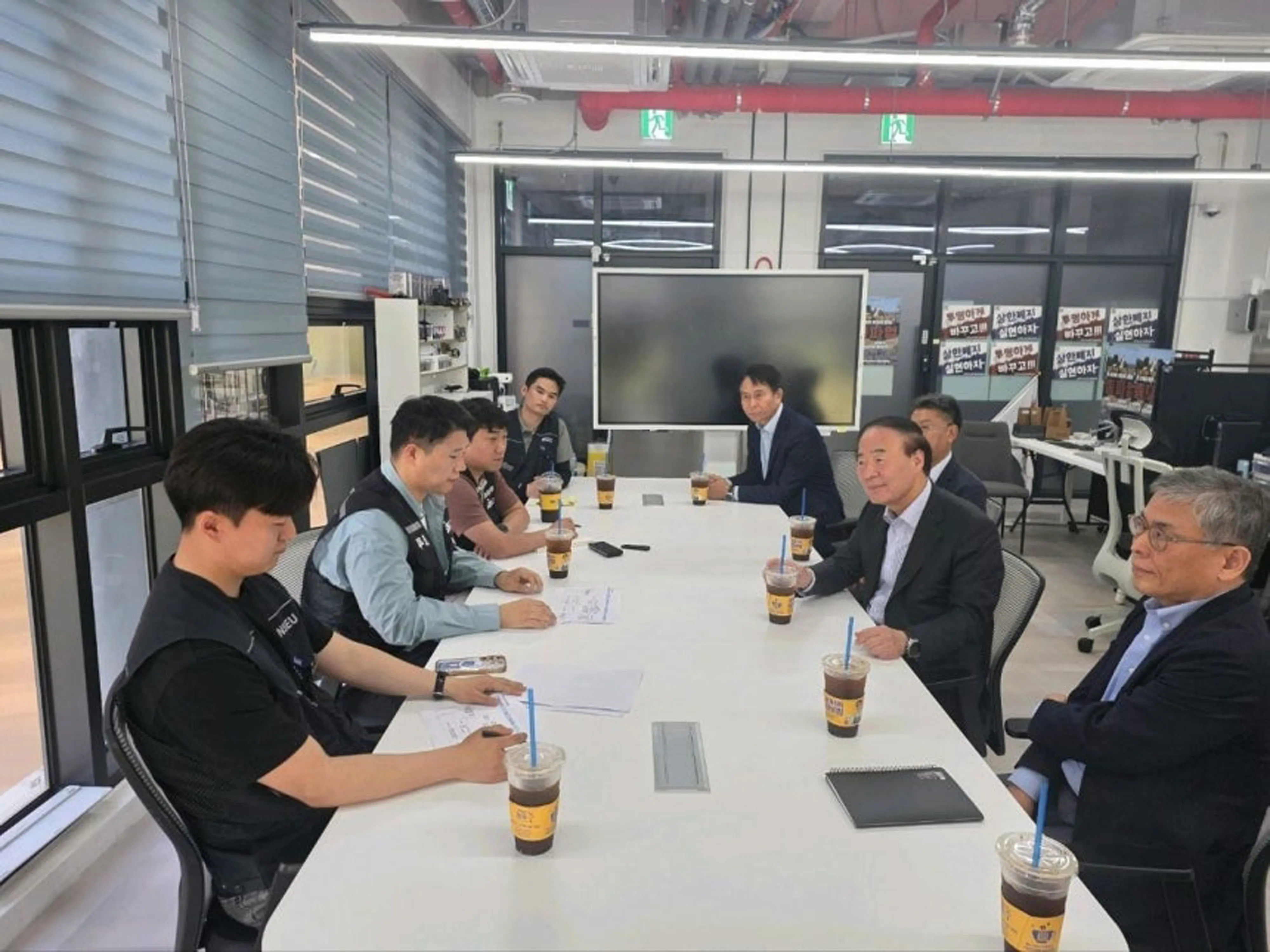 Samsung Electronics CEO Jun Young-hyun, second right, and executives from its semiconductor division visit the labor union office in Pyeongtaek, South Korea, on May 15.