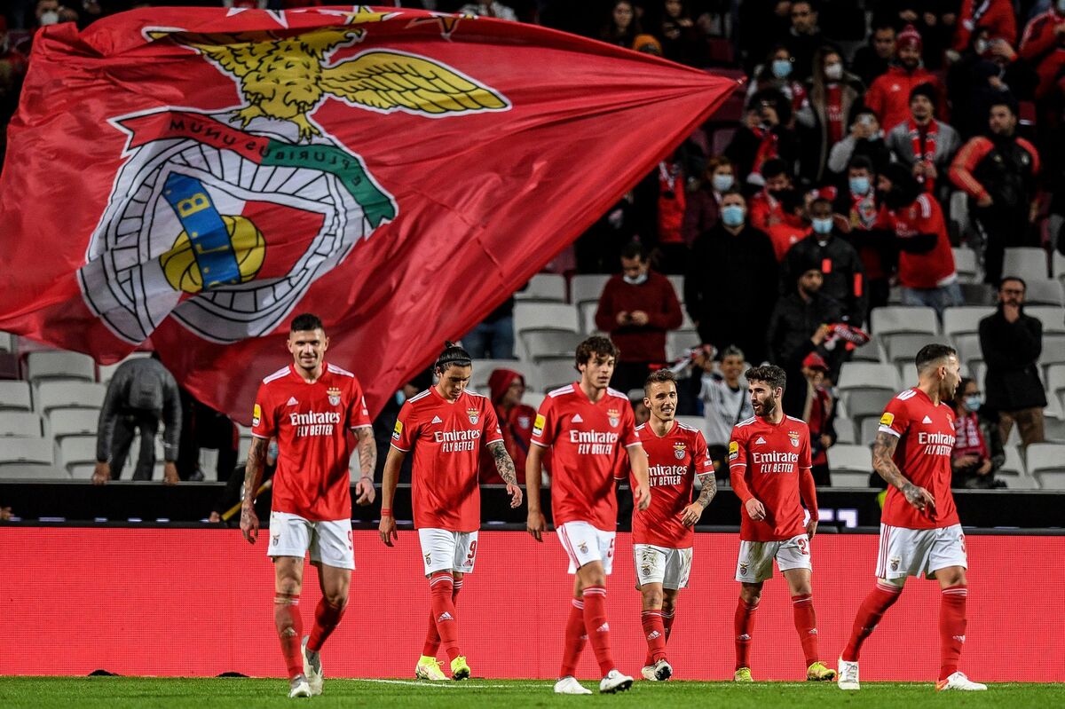 John Textor to Seek Portugal Football Alternative if Benfica Talks Fail -  Bloomberg