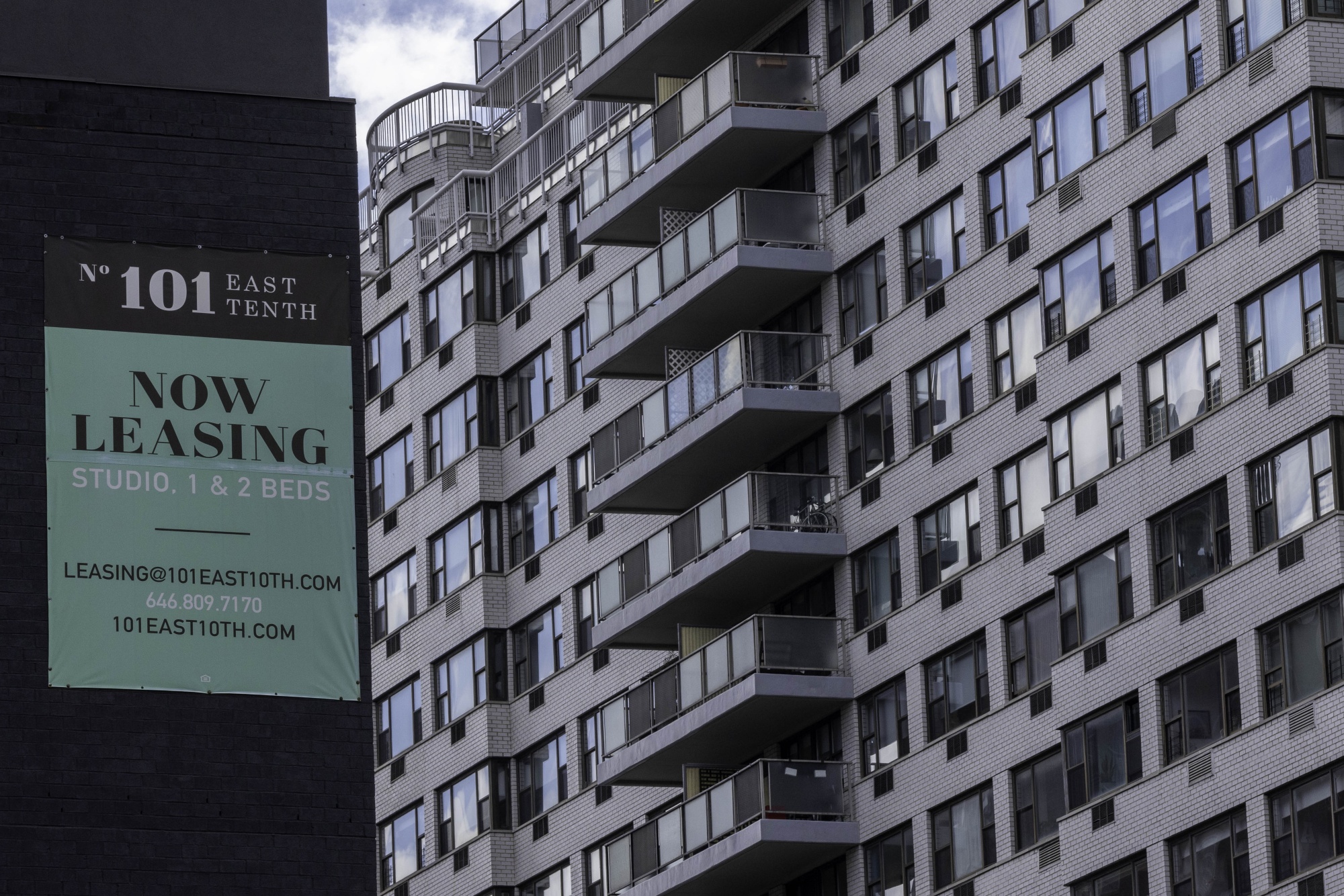 NYC Record Breaking Apartment Rent Prices Surge Across Manhattan 