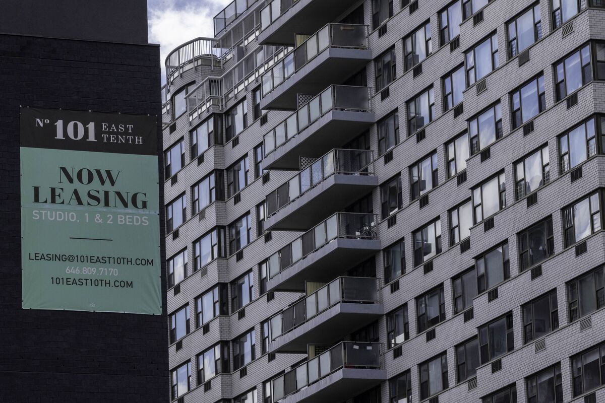 Average cost to rent New York City apartment up 18% over last year, report  finds - CBS New York