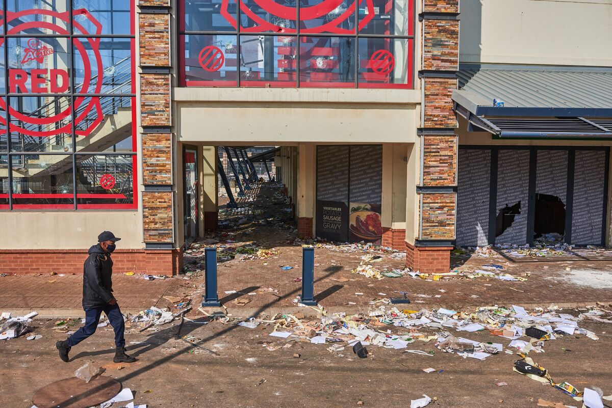 Police Arrest 20 Alleged Instigators of Riots in South Africa - Bloomberg