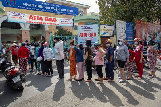 ‘Rice ATMs’ Dispense Free Food to Out-of-Work Vietnamese