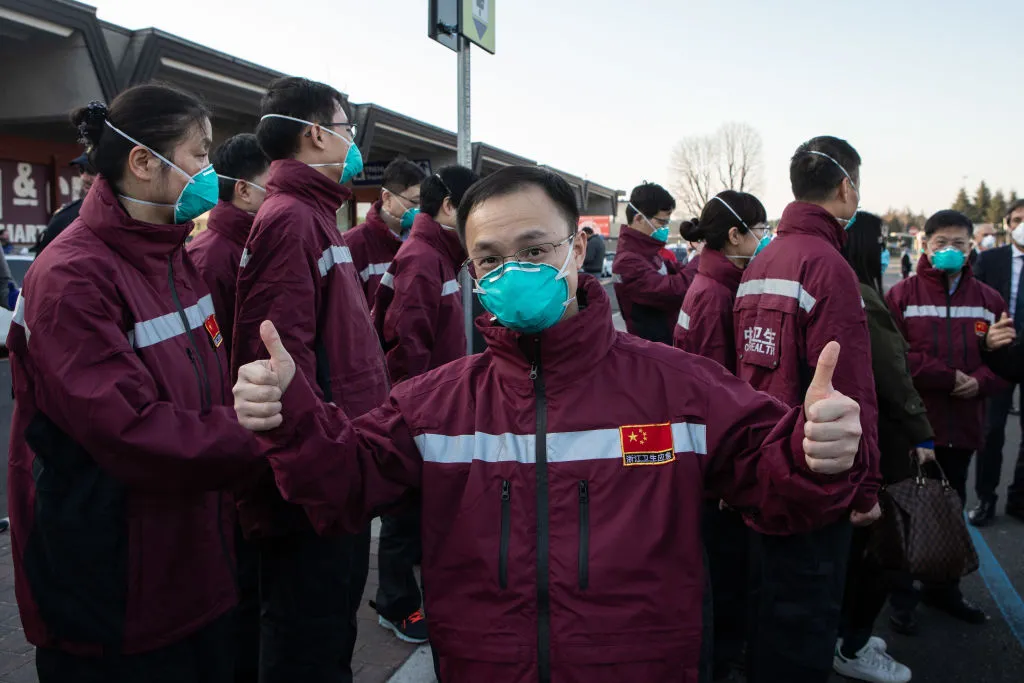 Chinese anti-epidemic specialists land in Milan.