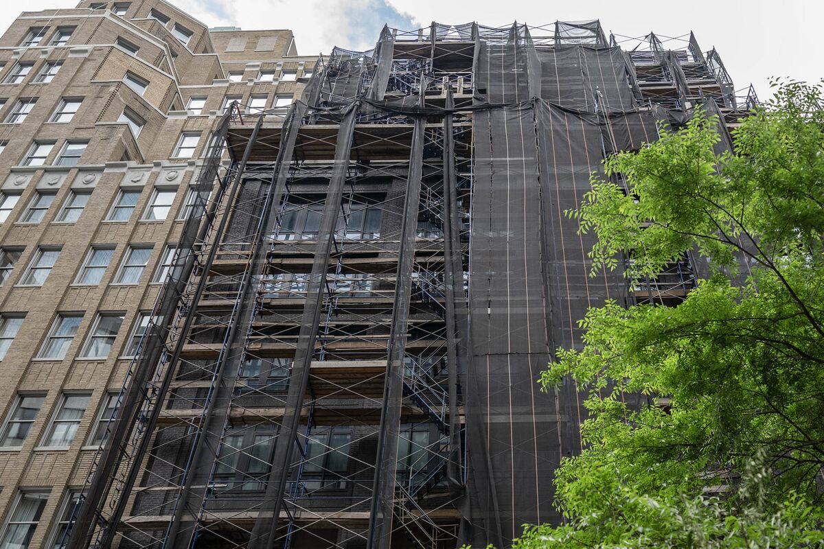 bloomberg.com - Natalie Wong - Real Estate Lenders Are Eager to Offload Troubled Loans, Even at a Loss